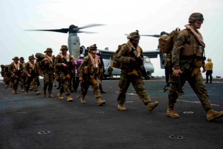 USS Bonhomme Richard flight deck operations 150331-N-RU971-035
