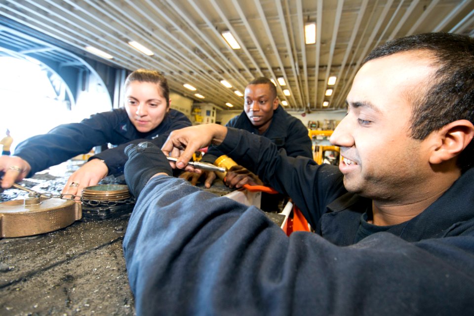 USS Bonhomme Richard operations 150116-N-RU971-022