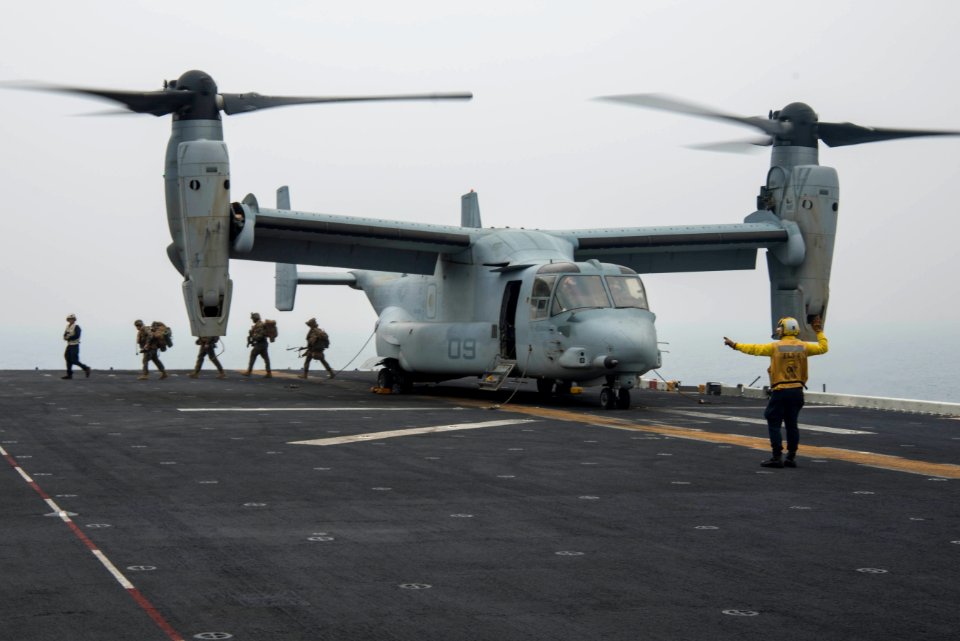 USS Bonhomme Richard flight deck operations 150331-N-RU971-061