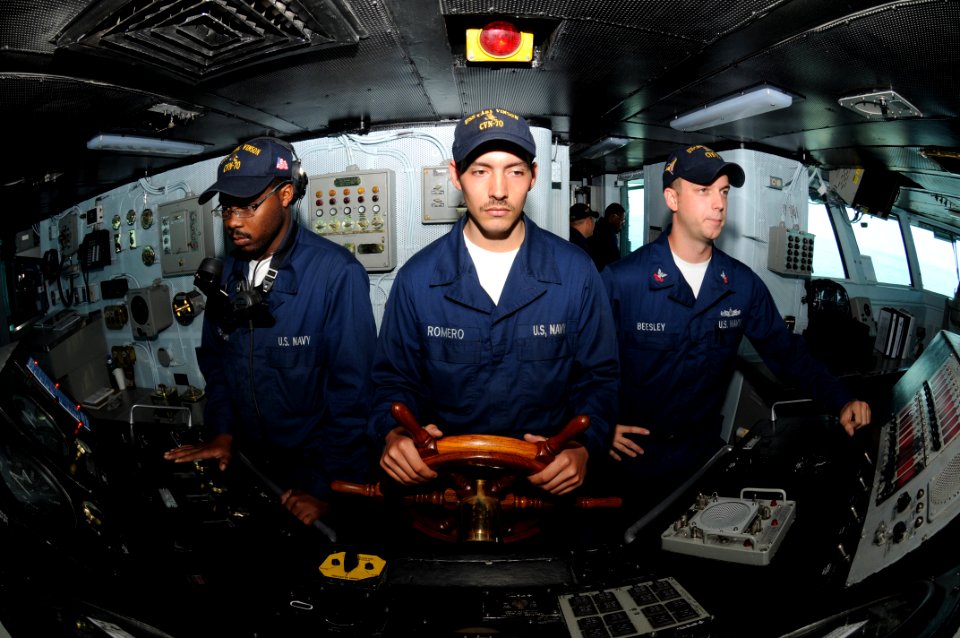US Navy 090716-N-7456N-032 Boatswain's Mate Seaman Austin Romero, middle, steers USS Carl Vinson (CVN 70) as helmsman while Boatswain's Mate Seaman Reginald Thorton, left, and Boatswain's Mate 2nd Class Jonathan Beesley man the