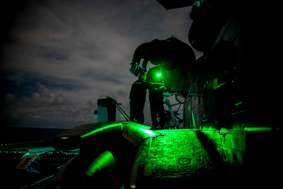USS Bonhomme Richard (LHD-6) Night Meintenance 160920-N-XK809-012