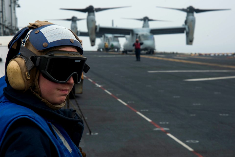 USS Bonhomme Richard flight deck operations 150331-N-RU971-026