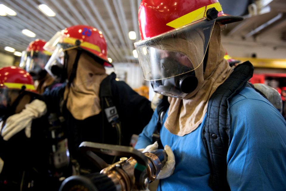 USS Bonhomme Richard Air Department Conducts Firefighting Training 170127-N-NB544-003