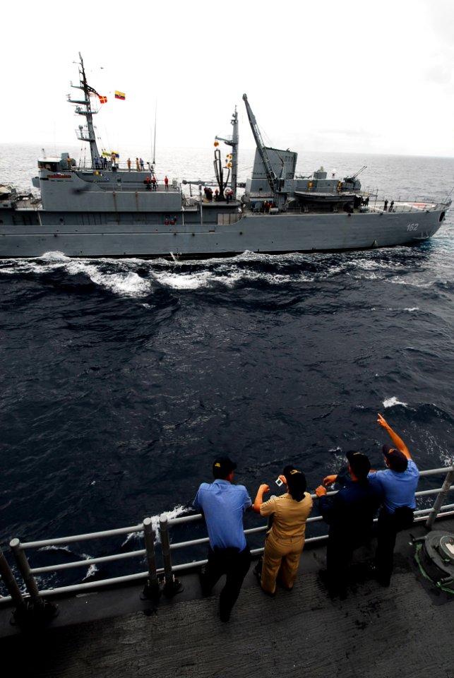 US Navy 090718-N-7092S-420 Sailors watch the Colombian Navy replenishment ship ARC Buenaventura (BM 162) from the guided-missile frigate USS Kauffman (FFG 59)