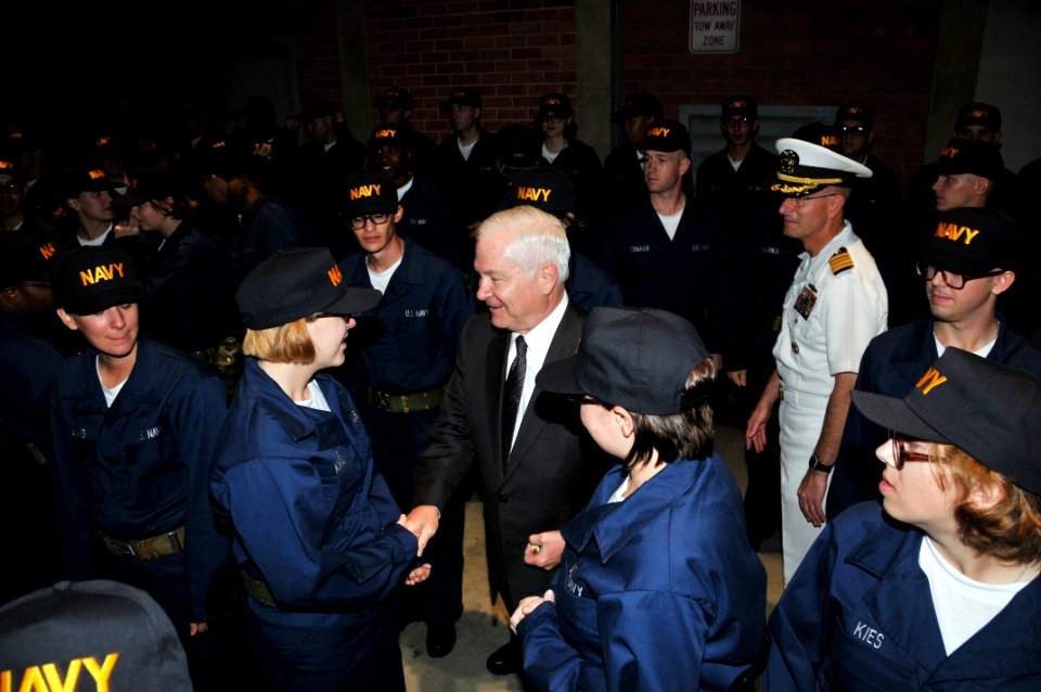 US Navy 090717-N-8848T-977 Secretary of Defense (SECDEF) the Honorable Robert M. Gates, center, congratulates recruits Recruit Training Command (RTC) Great Lakes