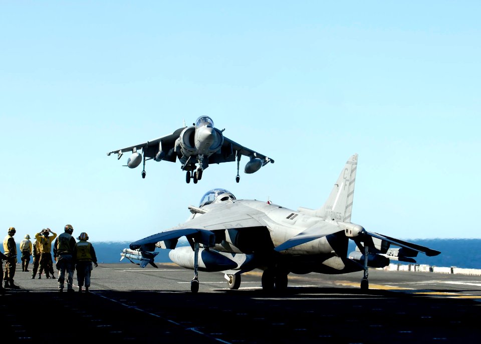 US Navy 090717-N-9520G-078 An AV-8B Harrier lands aboard the amphibious assault ship USS Essex (LHD 2) during a Talisman Saber 2009 exercise
