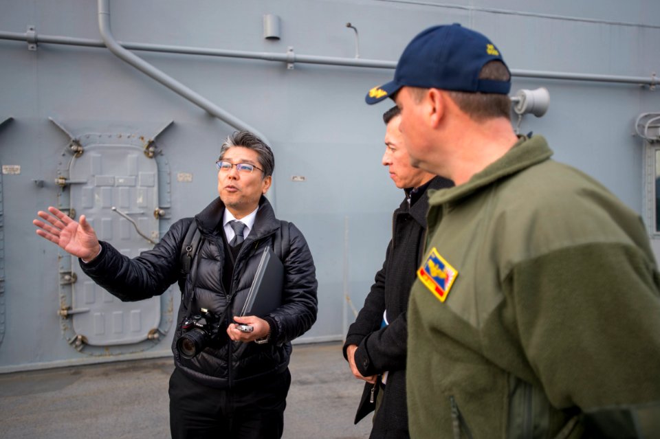 USS Bonhomme Richard (LHD 6) Welcomes Asahi Shimbun Reporter 170118-N-TH560-063
