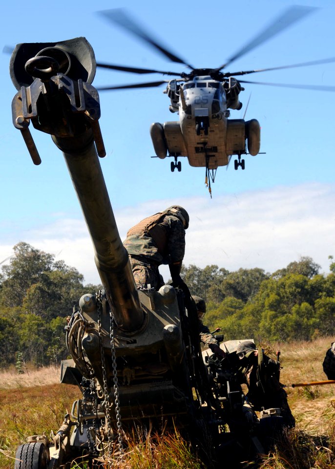 US Navy 090719-N-0120A-499 Marines assigned to the 31st Marine Expeditionary Unit, embarked aboard the forward-deployed amphibious assault ship USS Essex (LHD 2), rig an M777 105mm lightweight Howitzer