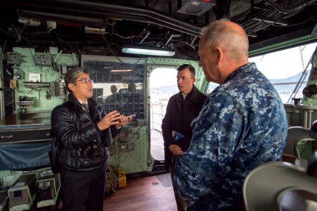 USS Bonhomme Richard (LHD 6) Welcomes Asahi Shimbun Reporter 170118-N-TH560-106