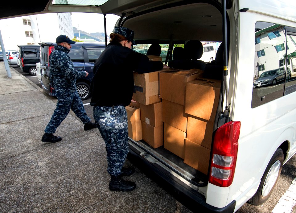 USS Bonhomme Richard (LHD 6) Sailors participate in a Food Drive 170123-N-WF272-016