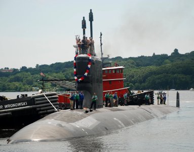 US Navy 090722-N-3090M-121 The Virginia-class attack submarine USS New Hampshire (SSN 778) returns home after its maiden deployment to the U.S. European Command area of responsibility photo