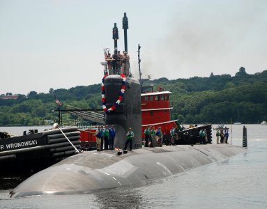 US Navy 090722-N-3090M-121 The Virginia-class attack submarine USS New Hampshire (SSN 778) returns home after its maiden deployment to the U.S. European Command area of responsibility