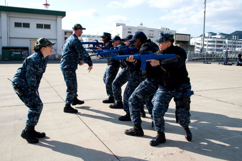 USS Bonhomme Richard (LHD 6) Ship's Self Defense Force (SSDF) Force Protection Training 170125-N-XT039-031