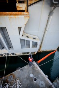 USS Bonhomme Richard (LHD 6) Sailors Painting Around the Ship 170113-N-TH560-138