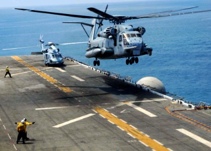 US Navy 090720-N-8607R-113 A Marine Corps CH-53E Super Stallion lands aboard the flight deck of the amphibious assault ship USS Bonhomme Richard (LHD 6)