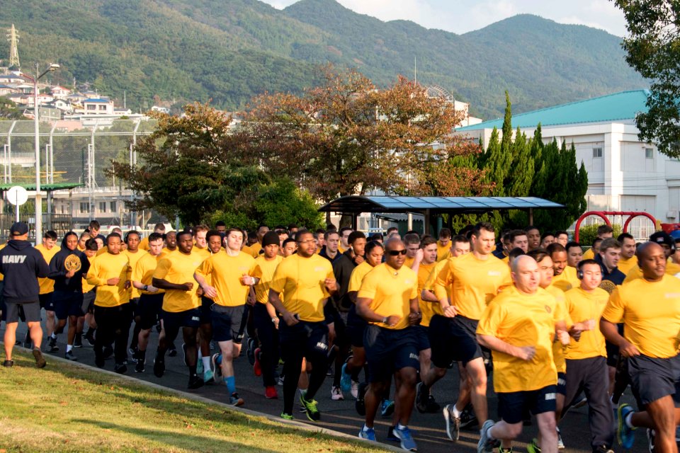 USS Bonhomme Richard (LHD 6) Physical Readiness Test (PRT) 161109-N-XK809-061