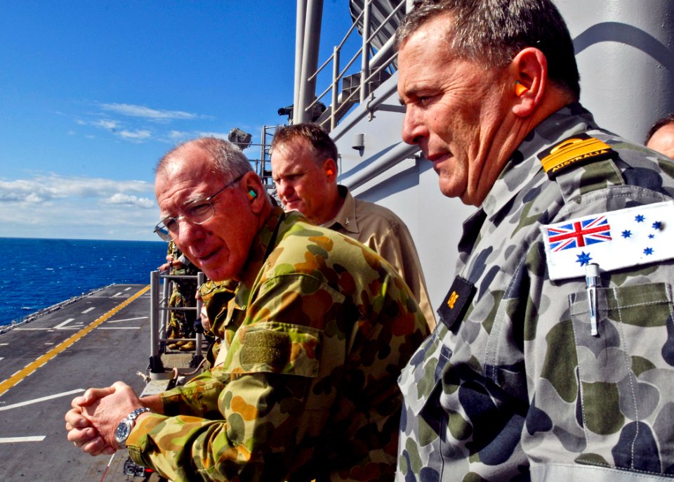 US Navy 090720-N-9950J-079 Royal Australian Navy Chief of Navy, Vice Adm. Russ Crane, Australian Army Lt. Gen. David Hurley and Capt. Brent Canady observe flight operations