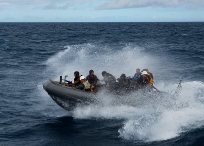 US Navy 090720-N-5538K-112 Sailors assigned to the visit, board, search, and seizure team of the amphibious transport dock ship USS Denver (LPD 9) conduct a Talisman Saber 2009 training exercise