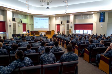USS Bonhomme Richard (LHD 6) Safety Stand-down 161122-N-AY934-051