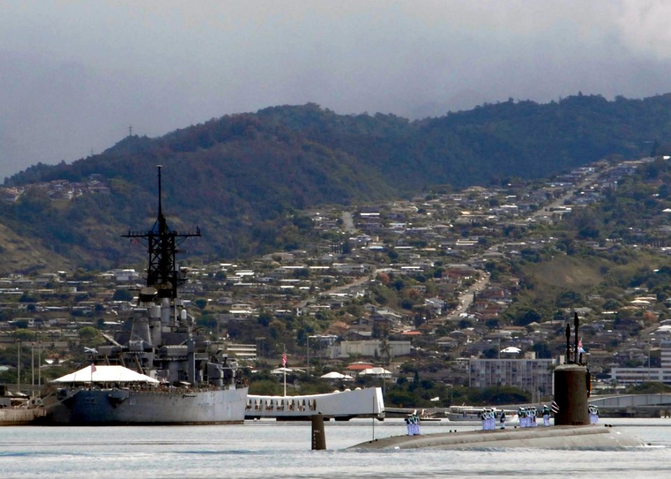 US Navy 090723-N-8539M-386 Virginia-class attack submarine USS Hawaii (SSN 776) passes the USS Arizona memorial and USS Missouri while transiting Pearl Harbor