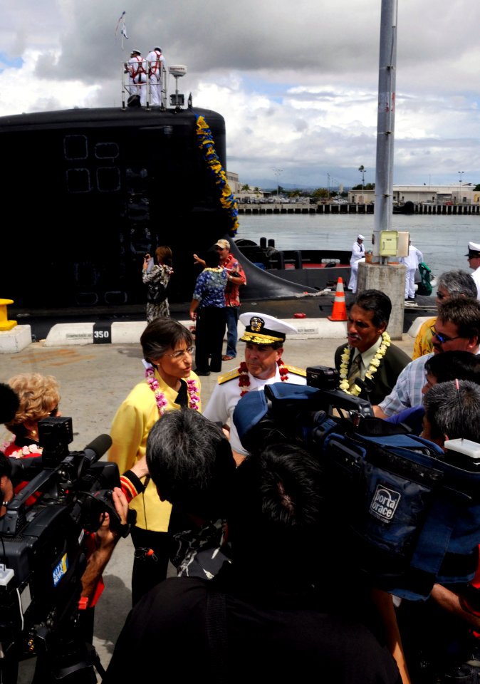 US Navy 090723-N-7498L-247 Hawaii Governor Linda Lingle speaks to the press as the Virginia-class attack submarine USS Hawaii (SSN 776) arrives at its new homeport at Naval Station Pearl Harbor
