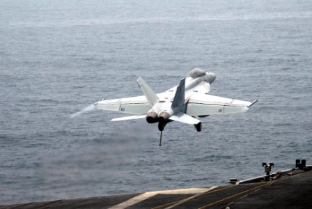 US Navy 090723-N-9132C-033 An F-A-18F Super Hornet, assigned to the Fighting Redcocks of Strike Fighter Squadron (VFA) 22 bolters on the flight deck of the aircraft carrier USS Ronald Reagan (CVN 76)