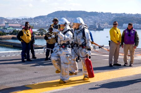 USS Bonhomme Richard (LHD 6) Fast Cruise 170126-N-XT039-023