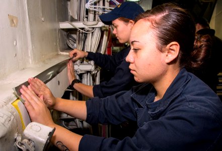 USS Bonhomme Richard (LHD 6) Lagging Repairs 161128-N-XT039-053
