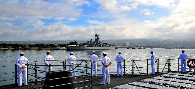 US Navy 090724-N-4774B-044 Sailors aboard the guided-missile cruiser USS Lake Champlain (CG 57) observe the USS Missouri and the USS Arizona memorials while transiting Pearl Harbor