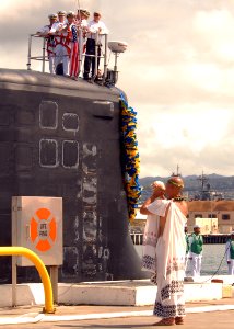 US Navy 090723-N-5476H-441 Kahuna Pule Gantotise performs a traditional Hawaiian blessing during an arrival ceremony for the Virginia-class attack submarine USS Hawaii (SSN 776)