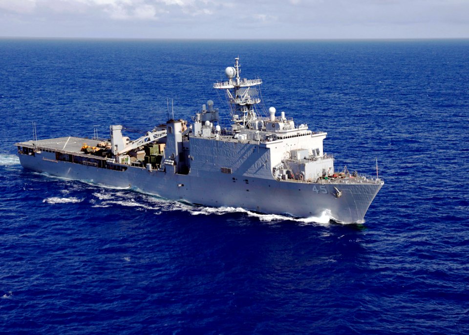 US Navy 090725-N-9150R-213 The amphibious dock landing ship USS Comstock (LSD 45) transits the Pacific Ocean while returning to its homeport of San Diego