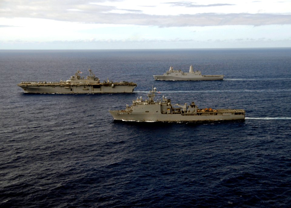 US Navy 090725-N-8283S-114 Ships of Amphibious Squadron 5 are returning to their homeport of San Diego after a deployment to the U.S. 5th Fleet area of responsibility