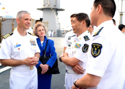 USS Blue Ridge visits China. (17244073155)