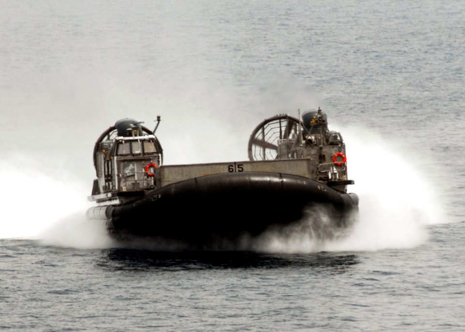 US Navy 090726-N-5148B-145 A landing craft air cushion (LCAC) assigned to Assault Craft Unit 5 prepares to enter the well deck of the amphibious dock landing ship USS Rushmore (LSD 47)