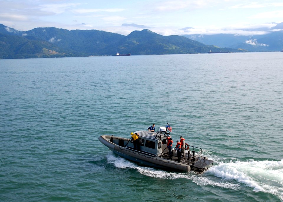 US Navy 090727-N-0924R-023 A ridged hull inflatable boat from the amphibious dock landing ship USS Oak Hill (LSD 51) takes medical personnel to Marambaia Island