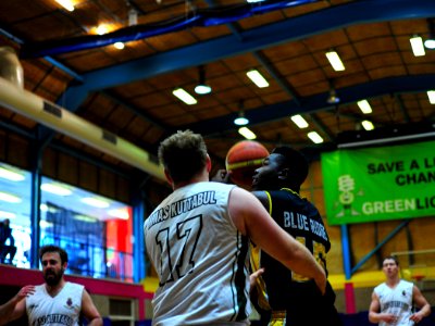 USS Blue Ridge Sailors participate in inter-navy sports while visiting Sydney 150708-N-KG618-305