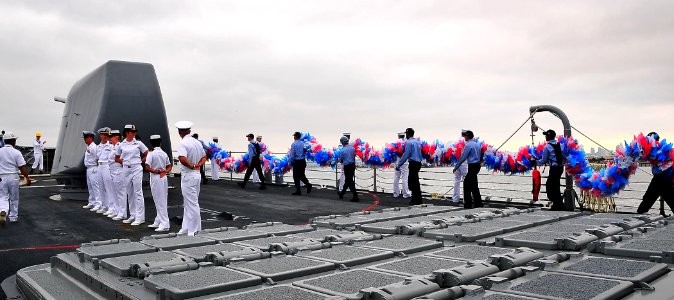 US Navy 090730-N-4774B-017 Sailors aboard the guided-missile cruiser USS Lake Champlain (CG 57) carry a large lei across the forecastle in preparation for the ship's homecoming