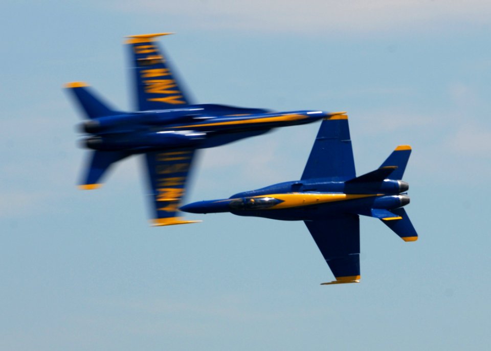 US Navy 090801-N-4649C-005 The Blue Angels perform aerial maneuvers over Lake Washington during Seattle's 60th Seafair celebration