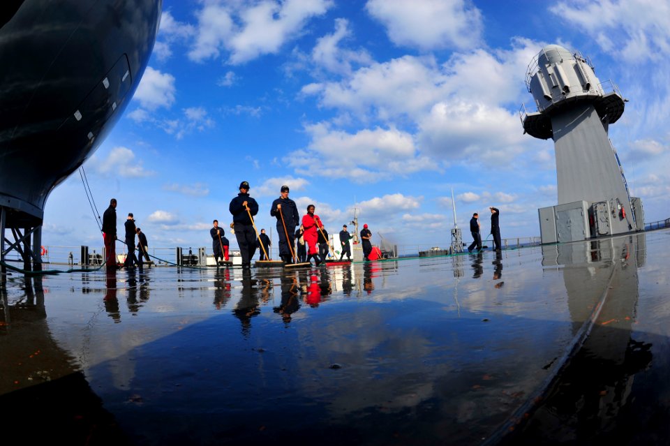 USS Blue Ridge washdown 150303-N-XF387-032