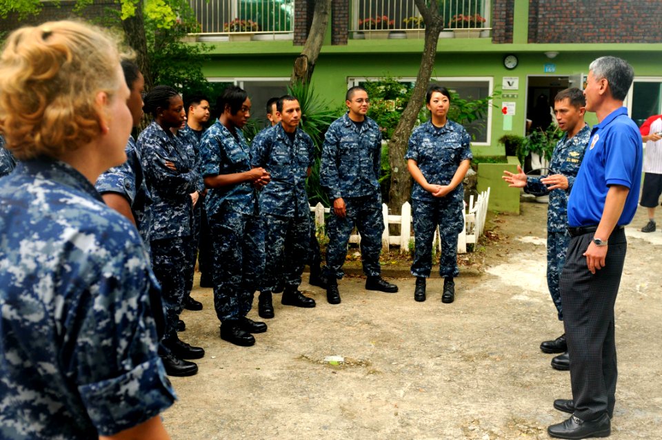 USS Blue Ridge sailors perform community service in Busan 120818-N-XG305-403