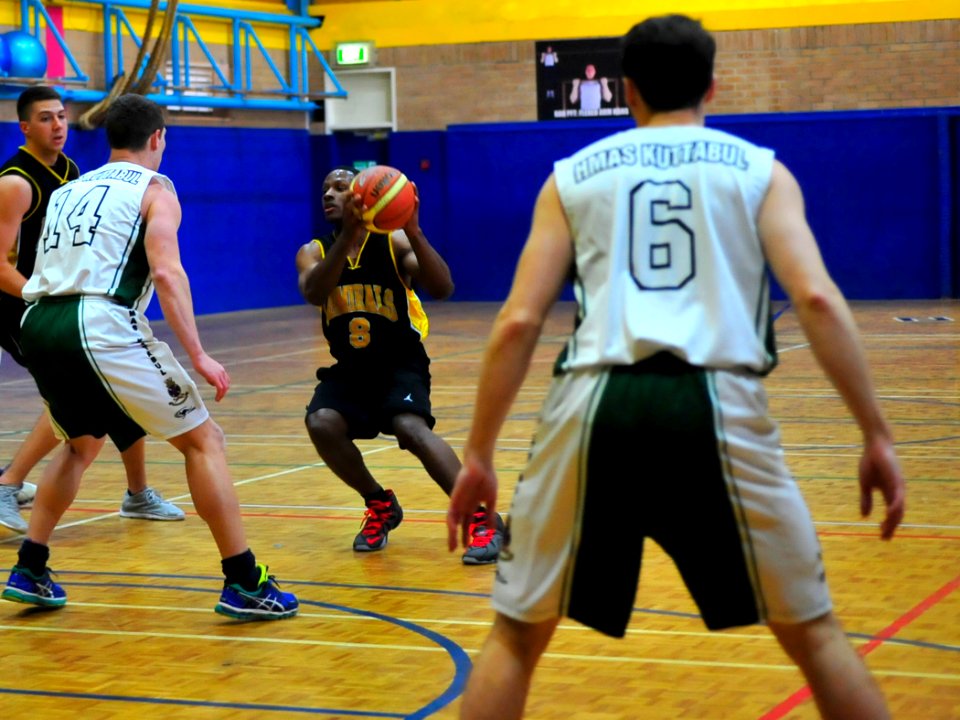USS Blue Ridge Sailors participate in inter-navy sports while visiting Sydney 150708-N-KG618-203