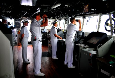 US Navy 090730-N-4774B-015 Sailors in the pilothouse of the guided-missile cruiser USS Lake Champlain (CG 57) observe boat traffic while transiting into San Diego harbor