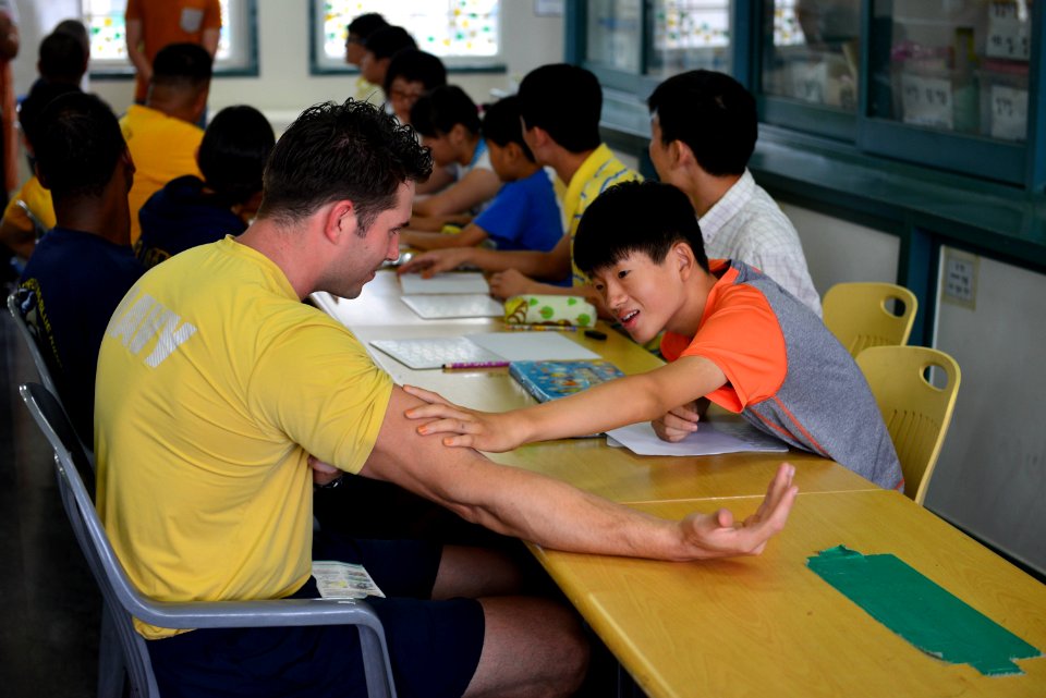 USS Blue Ridge sailors particpate in community service 140820-N-KL617-077