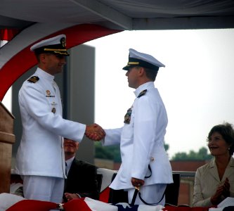 US Navy 090731-N-3090M-453 Cmdr. Robert Ronscka greets Cmdr. James Gray during the change of command ceremony for the Virginia-class attack submarine USS Texas (SSN 775)