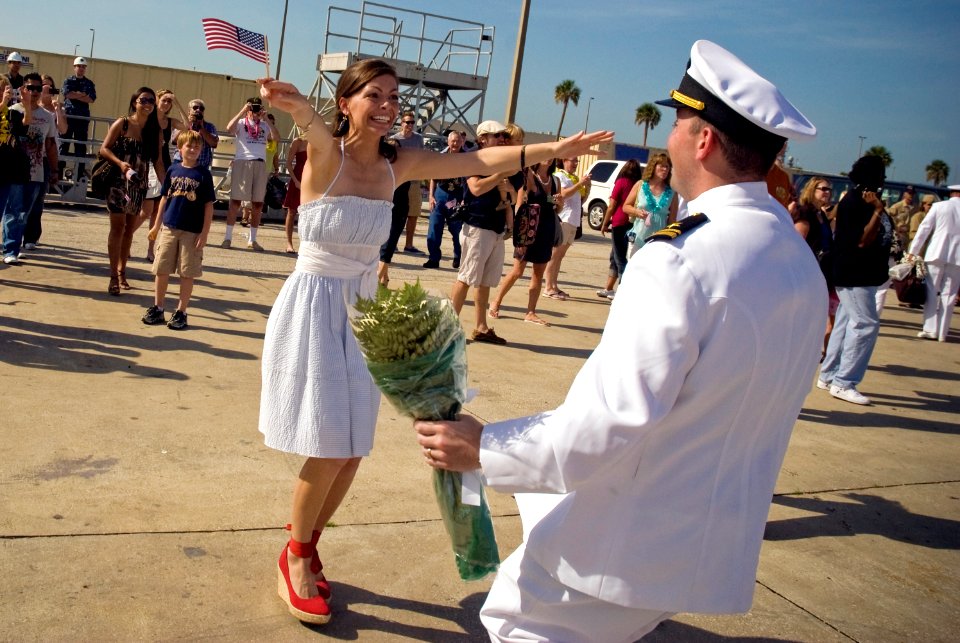 US Navy 090729-N-8590G-005 Lt. j.g. Peter Goodman greets his wife during a homecoming ceremony for the guided-missile frigate USS Klakring (FFG 42)