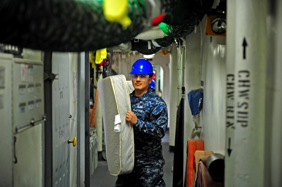 USS Blue Ridge operations 160104-N-TV402-012