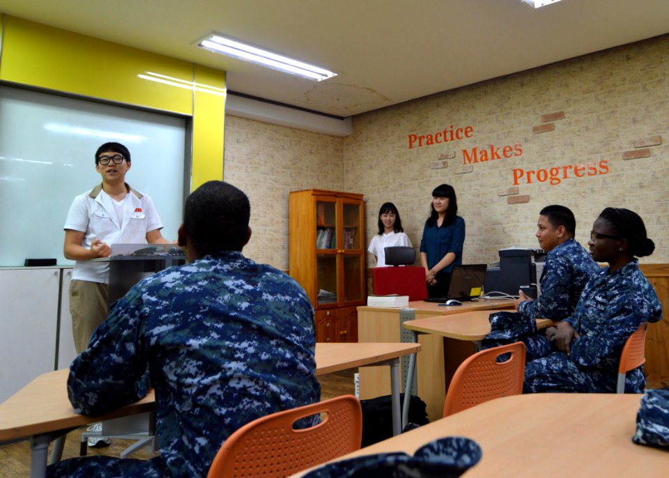 USS Blue Ridge sailors meet with South Korean high school students 140827-N-ZF693-042