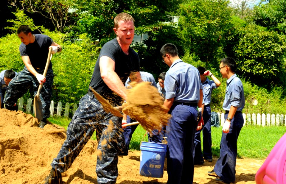 USS Blue Ridge sailors perform community service in Busan 120818-N-XG305-407