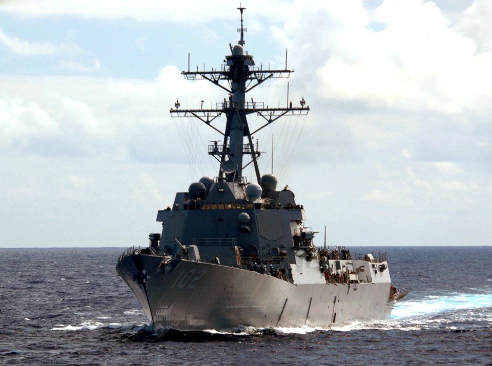 US Navy 090804-N-8960W-002 he guided-missile destroyer USS Sampson (DDG 102) is underway in the Pacific Ocean