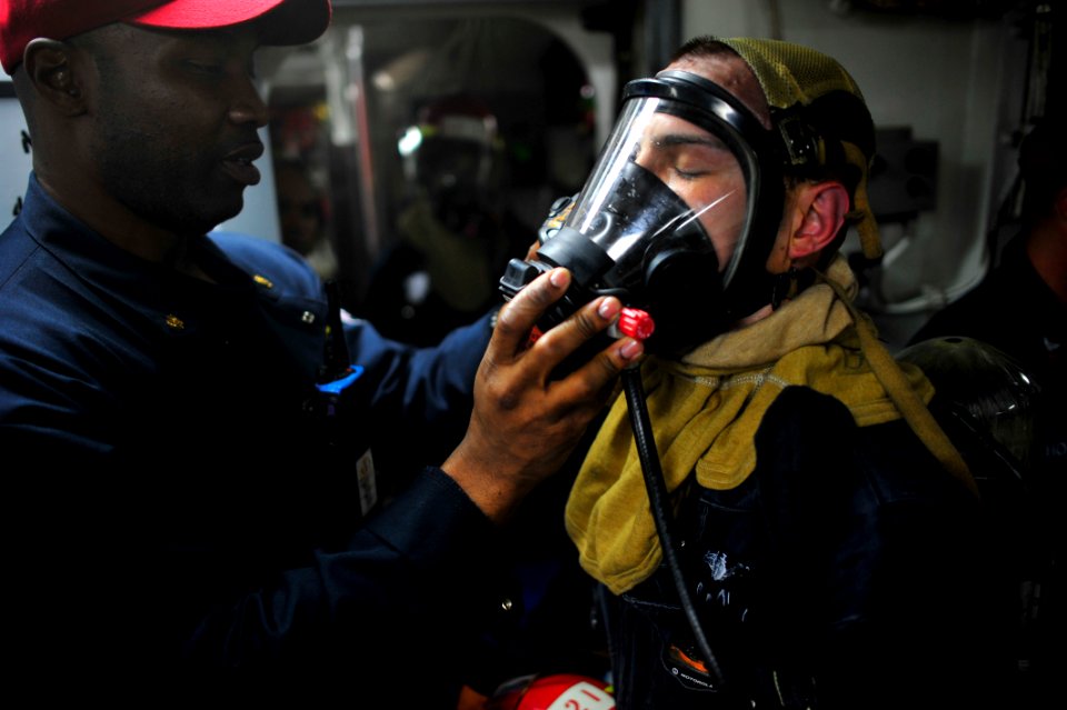 USS Blue Ridge operations 150515-N-KL617-064